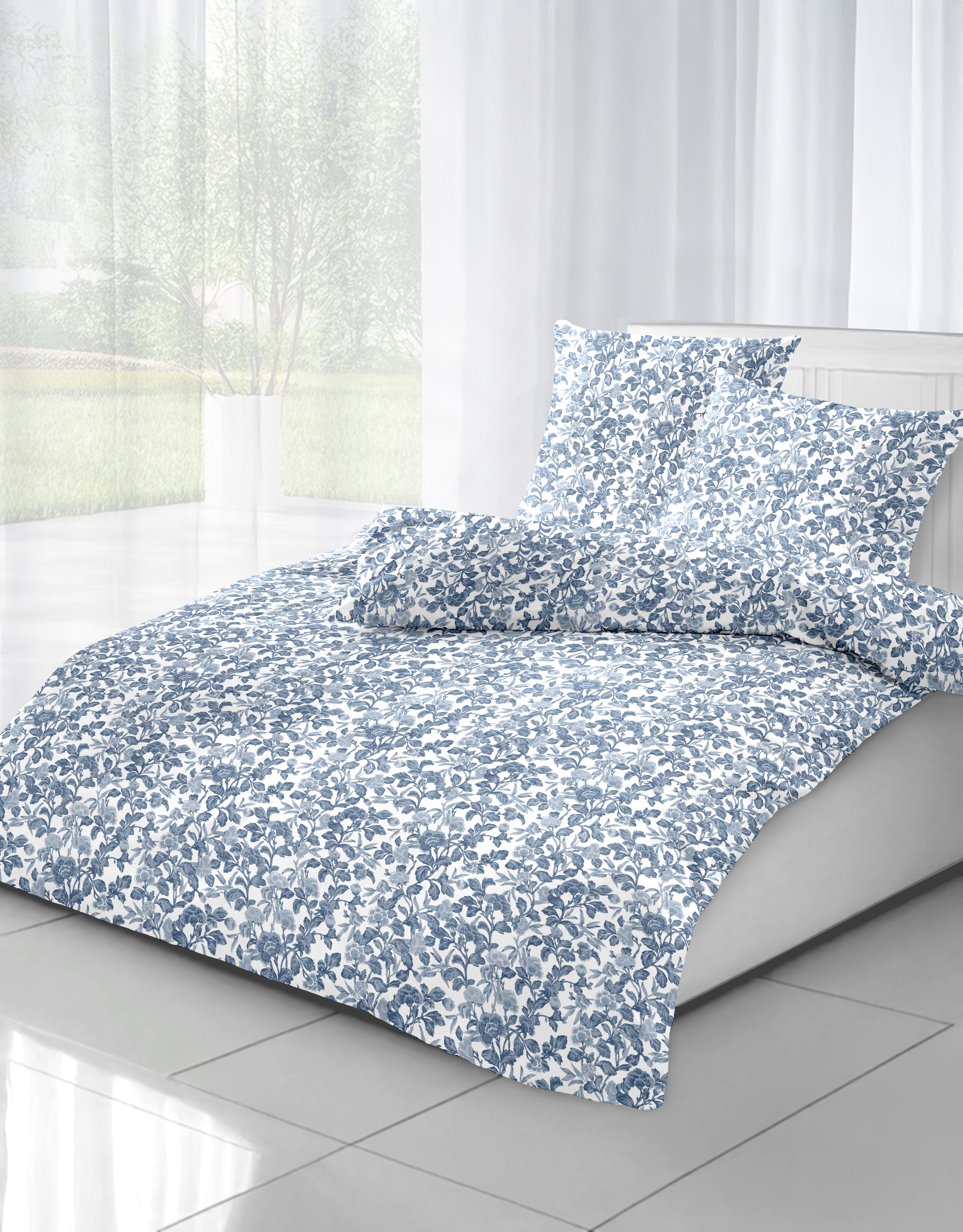 Kuschelige und ideale Biber Bettwäsche für die Kalte Jahreszeit mit blauen floralen Mustern