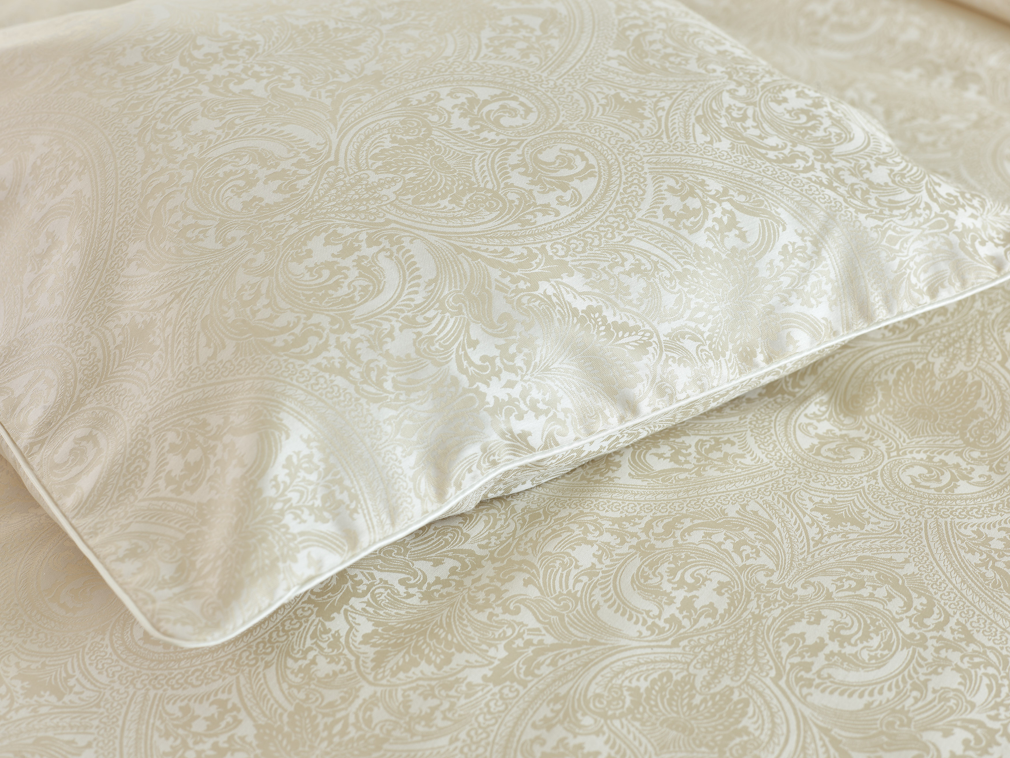 Ralph Bauer Damast-Kissen Feine Ornamente Beige